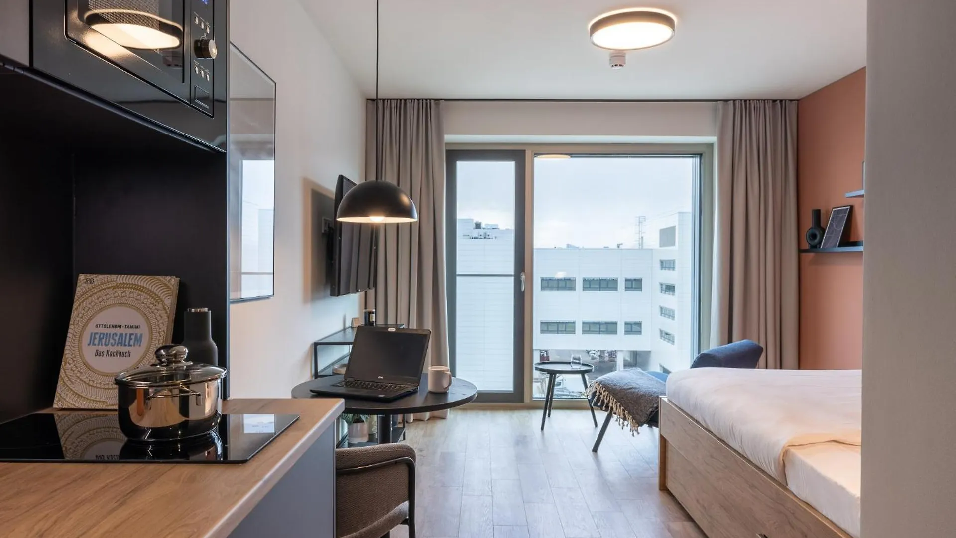 Hotel The Base Munich 3*,
