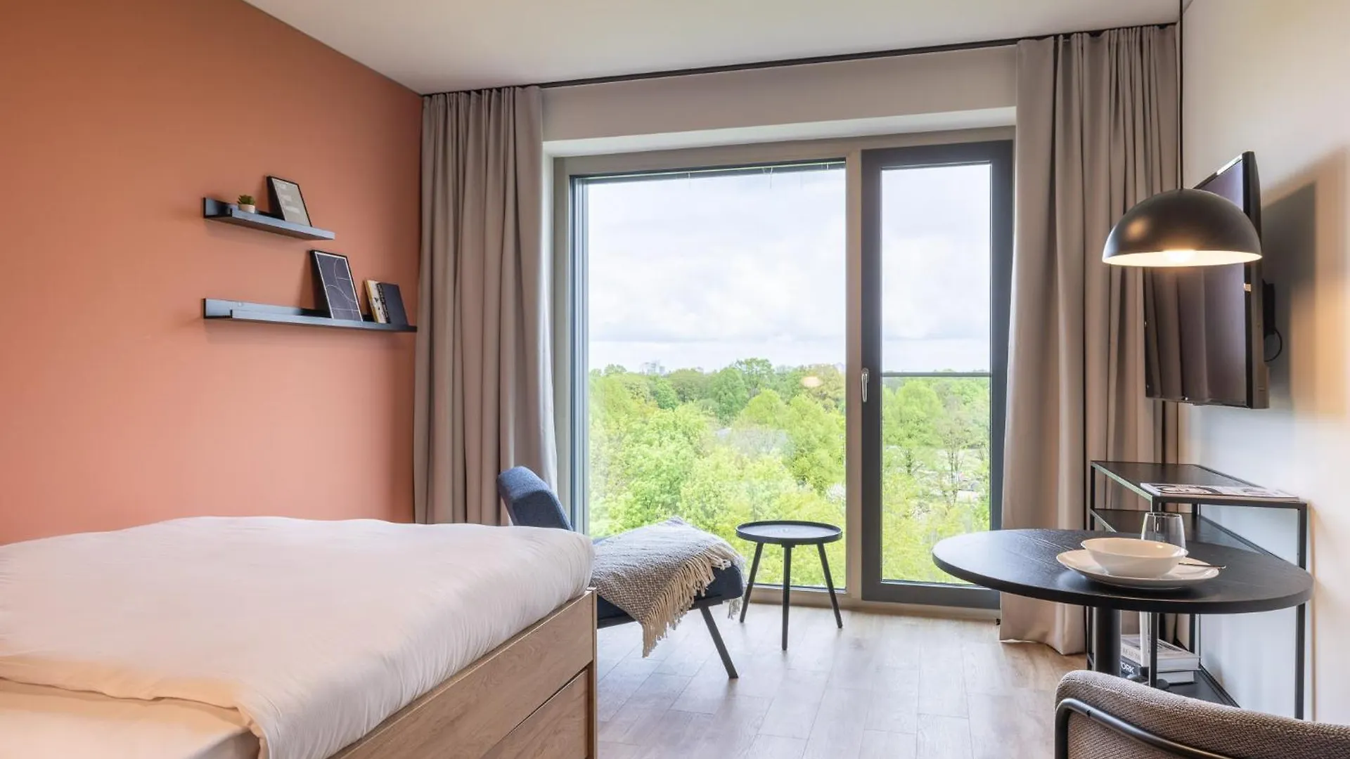 Hotel The Base Munich 3*,